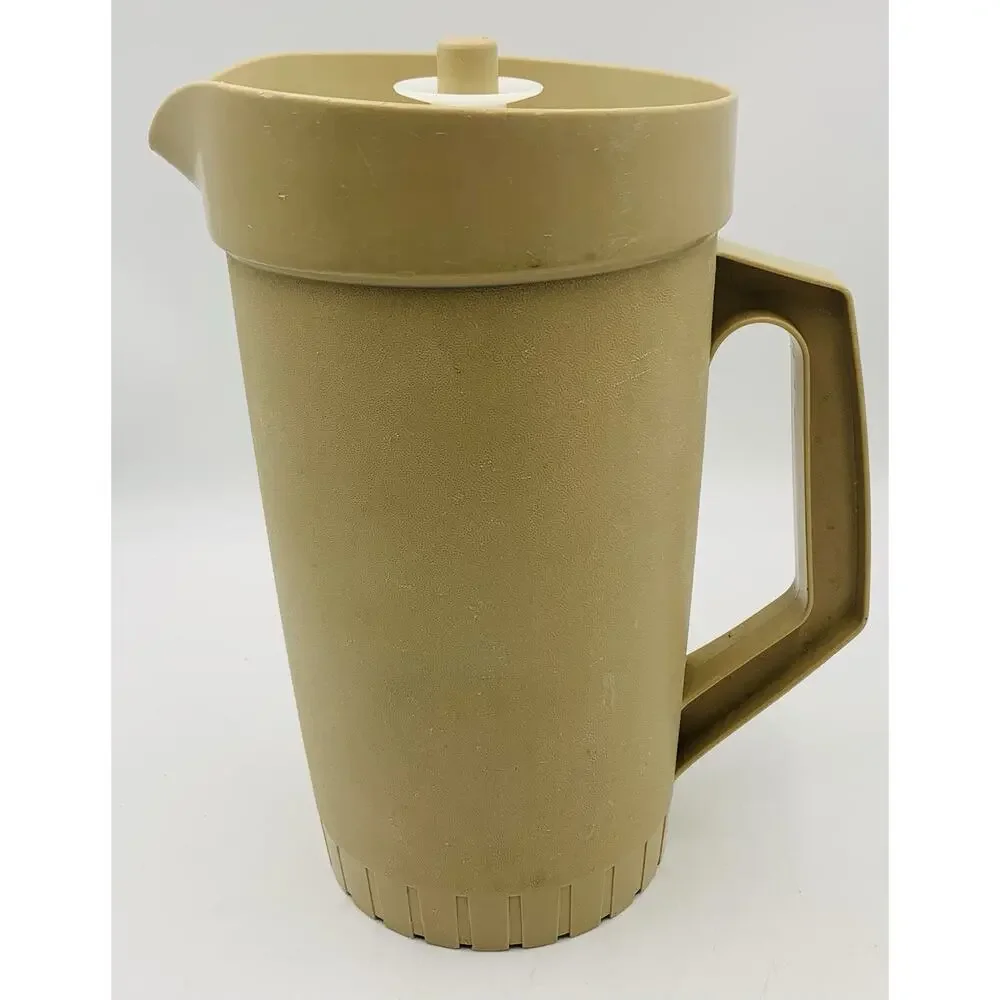Tupperware quart pitcher